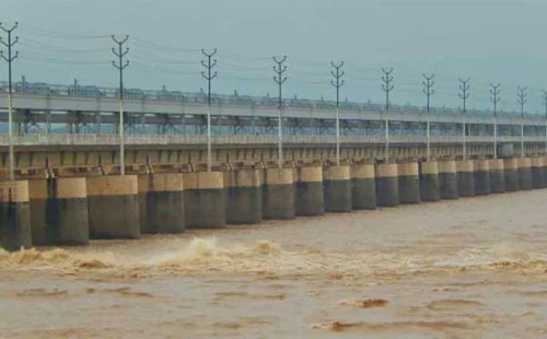 মরণবাঁধ ফারাক্কার ভয়াল থাবায় নদীভাঙনে উদ্বাস্তু কোটি মানুষ