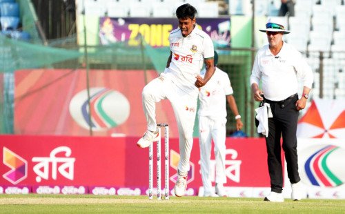 তাইজুলের ছয়, দিনের শুরুতেই শেষ জিম্বাবুয়ে
