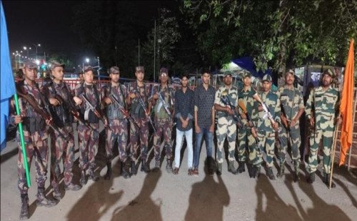 পতাকা বৈঠকে বাংলাদেশি ২ যুবককে ফেরত দিলো বিএসএফ