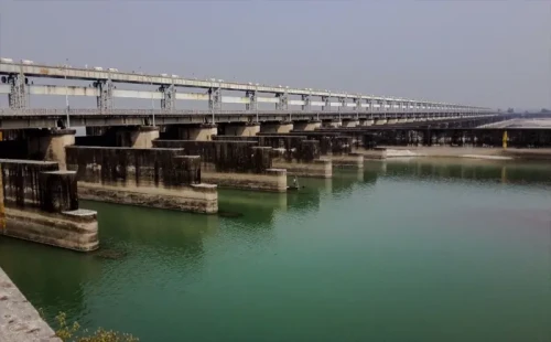 ফারাক্কা বাঁধ নিয়ে ভারতেও রয়েছে অন্তহীন বিতর্ক