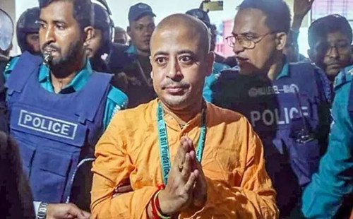 আদালত প্রাঙ্গণে হামলা: চিন্ময় কৃষ্ণ দাসকে আরো ৪ মামলায় গ্রেফতারের আদেশ