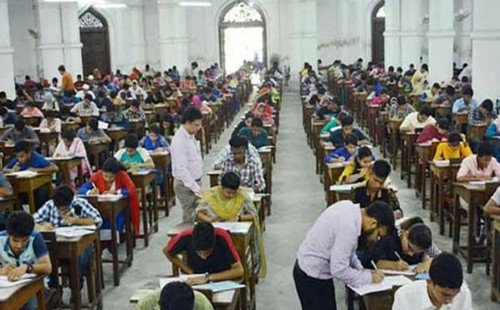 ঢাবির ভর্তি পরীক্ষায় মেধাবীদের ভরাডুবি কেন?