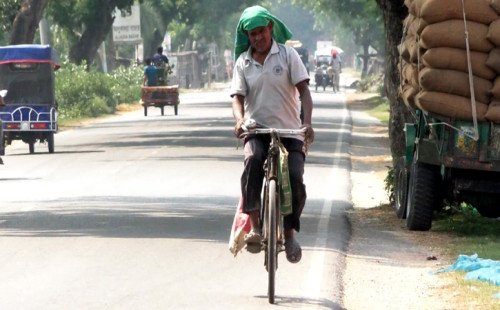 প্রচণ্ড তাপে পুড়ছে চুয়াডাঙ্গা, বাতাস যেন আগুনের হল্কা!