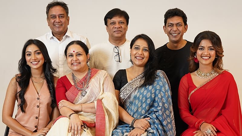 ‘উৎসব’-এর স্লোগানে বলা হলো, পরিবার ছাড়া দেখা নিষেধ