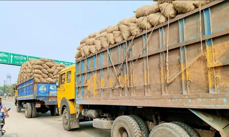 বাংলাবান্ধা দিয়ে নেপাল গেল ৭৭৭ মেট্রিক টন আলু