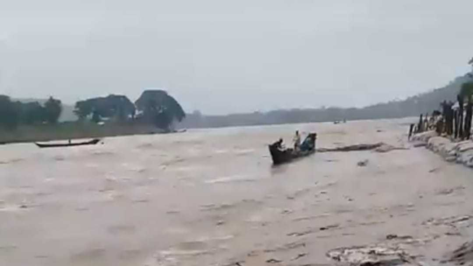 সিলেটে হঠাৎ পাহাড়ি ঢল, প্লাবিত জাফলং-সাদাপাথর