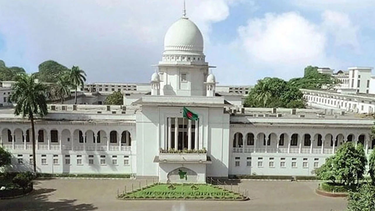 আক্রমণাত্মক মন্তব্যে হাইকোর্টের উষ্মা, ক্ষমা চাইলেন বার সভাপতি
