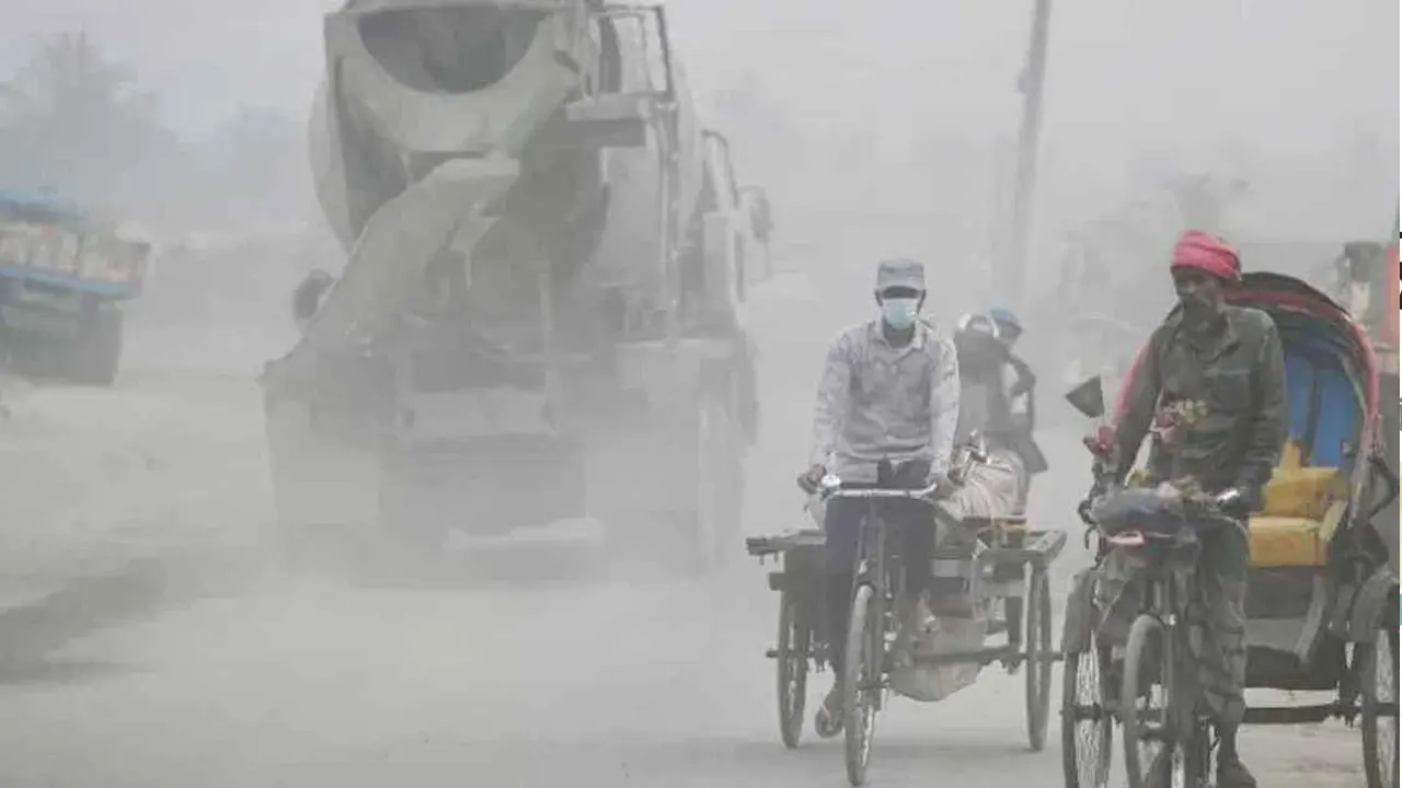 ছুটির দিনে বায়ুদূষণে শীর্ষে ঢাকা