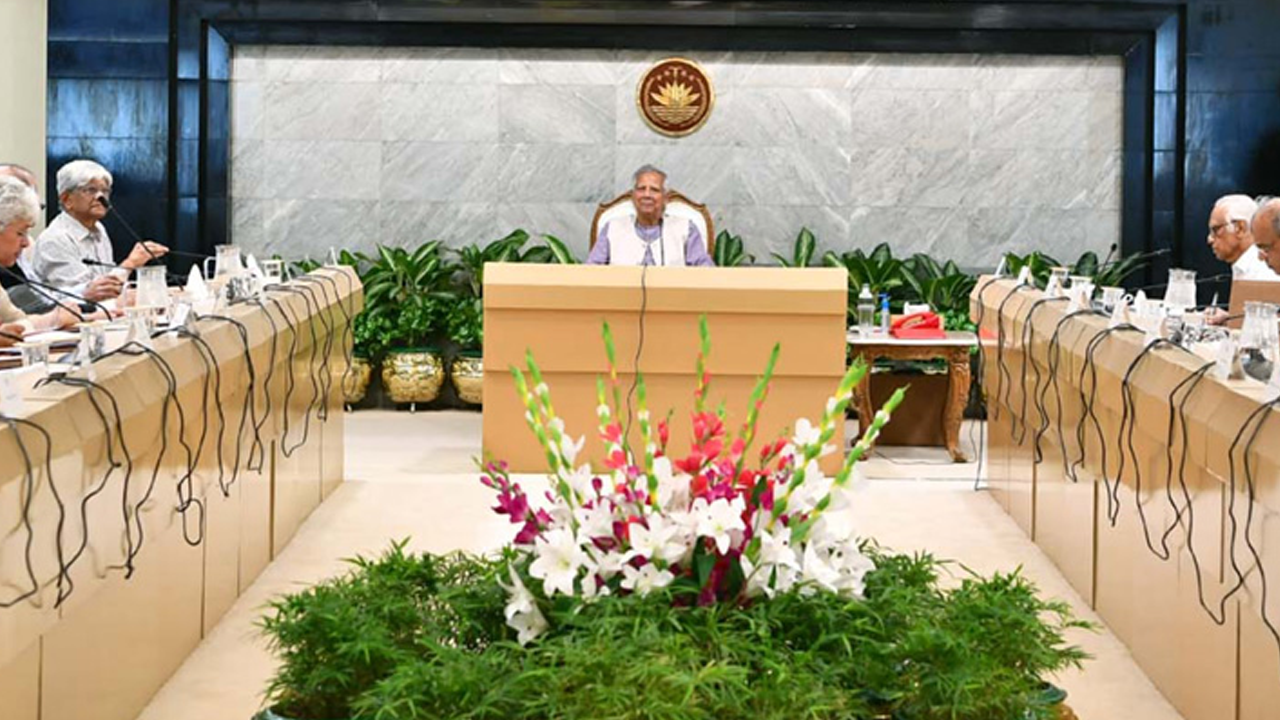 একনেক বৈঠক শেষে উপদেষ্টাদের অনির্ধারিত বৈঠক শুরু