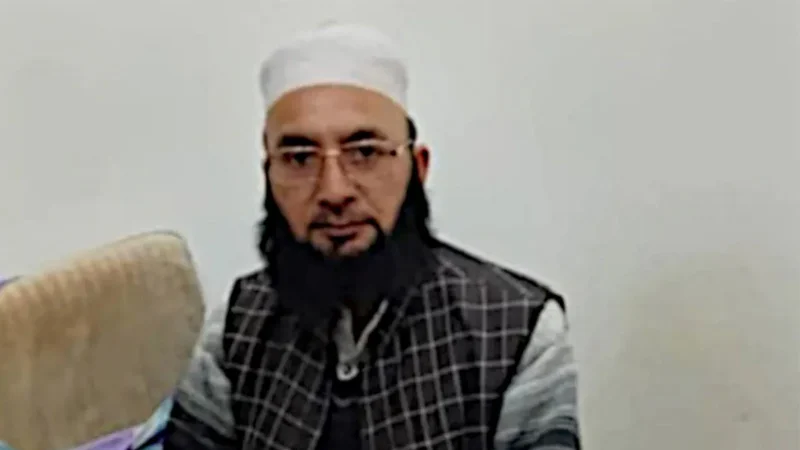 কাশ্মীরে নিহত মাদরাসা শিক্ষককে যেভাবে 'সন্ত্রাসী' তকমা দিয়েছে ভারতের গণমাধ্যম