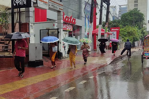 নিম্নচাপটি ‘গভীর নিম্নচাপে’ পরিণত হতে পারে, ৪ বন্দরে সতর্কবার্তা