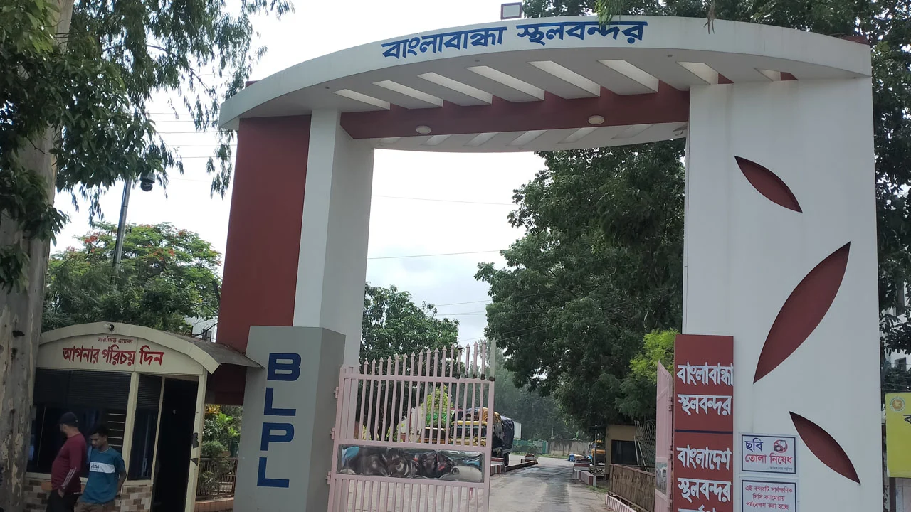 বাংলাবান্ধা স্থলবন্দরে ১০ দিন পর আমদানি-রপ্তানি শুরু