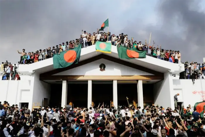 ৫ আগস্ট ‘ছাত্র-জনতার অভ্যুত্থান’ দিবস পালনের সিদ্ধান্ত, থাকবে সরকারি ছুটি