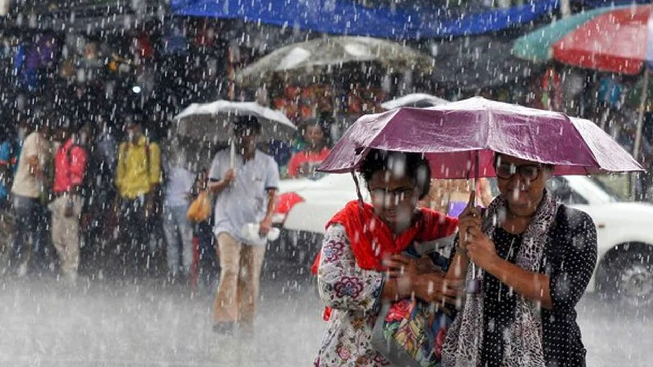 ঢাকাসহ দেশের ১০ জেলায় বজ্রবৃষ্টির আভাস