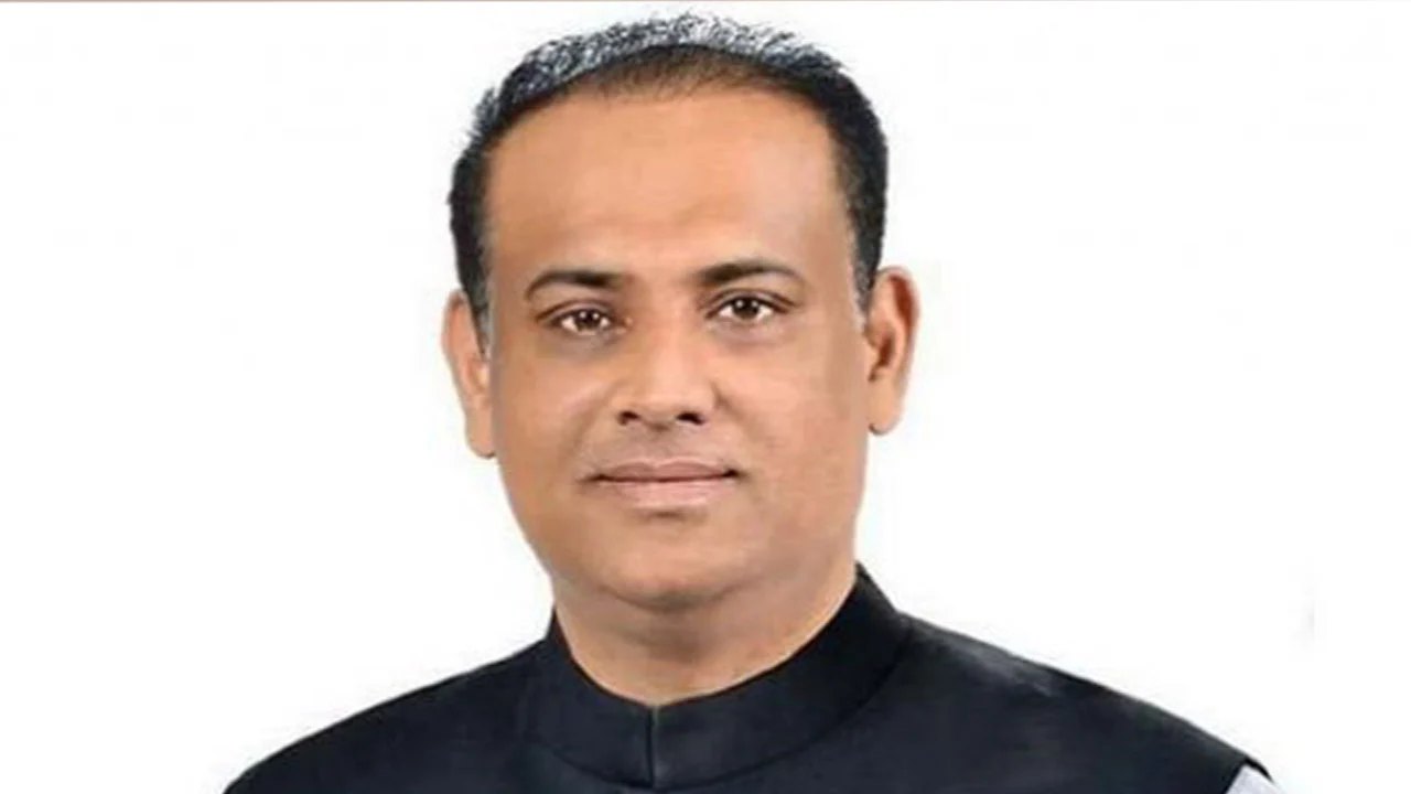 সাবেক ভূমিমন্ত্রীর তিন সন্তানের দেশত্যাগে নিষেধাজ্ঞা