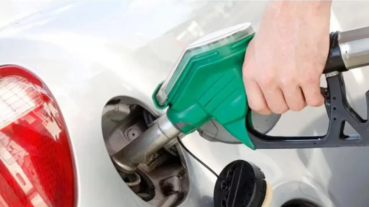 পরিস্থিতি যাই হোক, জ্বালানি তেলের দাম বাড়বে না