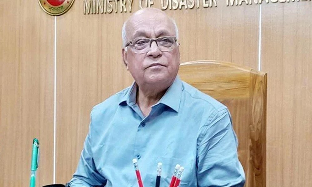 প্রধান উপদেষ্টার পক্ষে ৩ কোটি টাকার অনুদানের চেক গ্রহণ করলেন ত্রাণ উপদেষ্টা