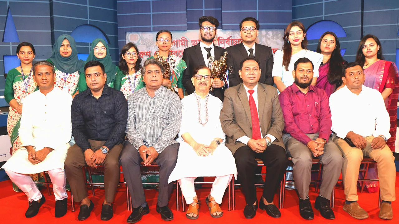 আওয়ামী লীগকে ক্ষমা করার সুযোগ নেই: মাহমুদুর রহমান মান্না