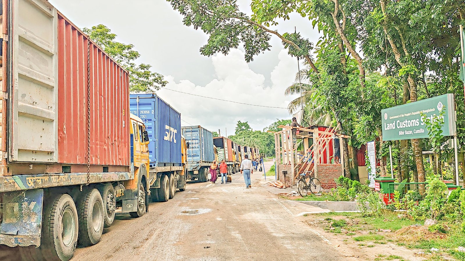 ত্রিপুরায় বাংলাদেশি পণ্যের জন্য হাহাকার