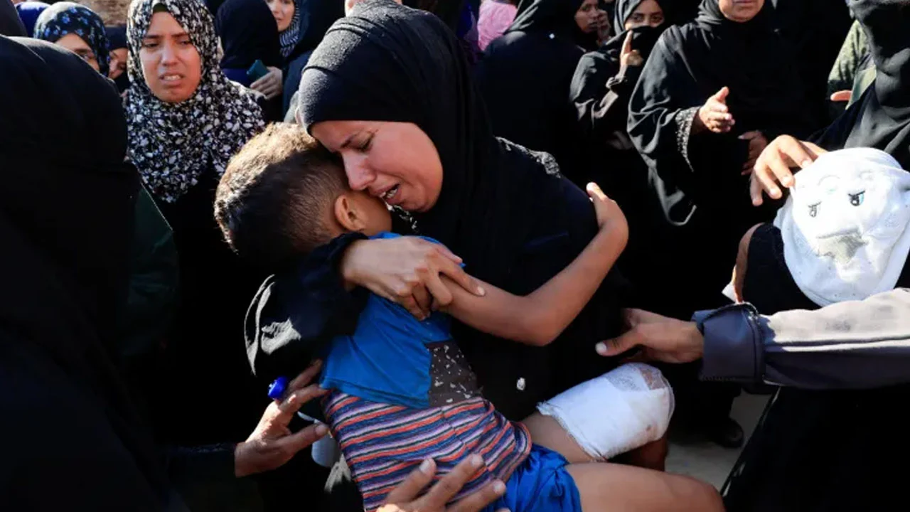 গাজায় ইসরাইলি হামলায় একদিনে নিহত তিন শতাধিক