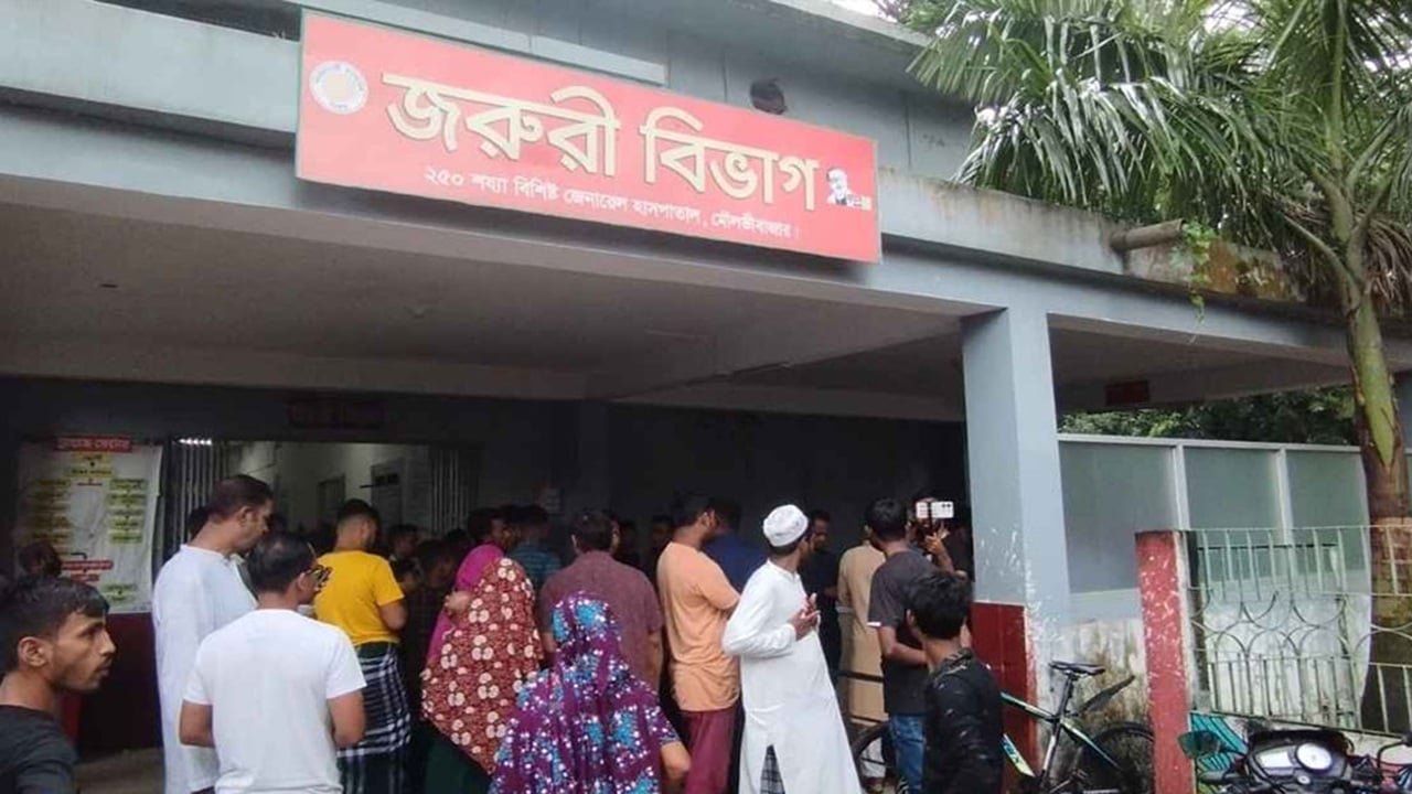 সেপটিক ট্যাংক থেকে মোবাইল তুলতে গিয়ে ৪ তরুণের মৃত্যু