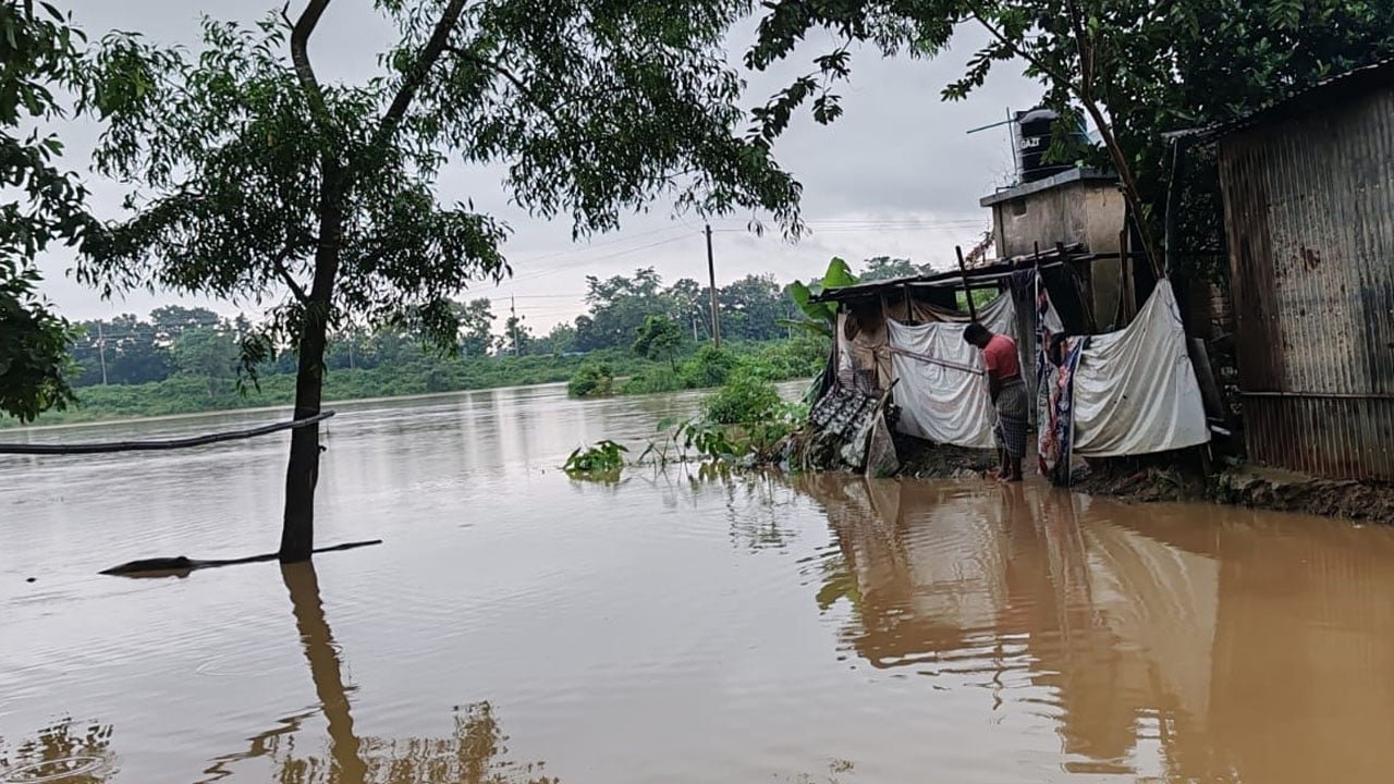 ভারতের পাহাড়ি ঢলে বিপদসীমা ছুঁই ছুঁই গোমতী