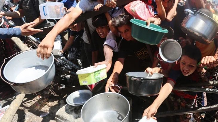 গাজায় ত্রাণ কেন্দ্রে ইসরাইলের হামলায় ৯২ জনের মৃত্যু