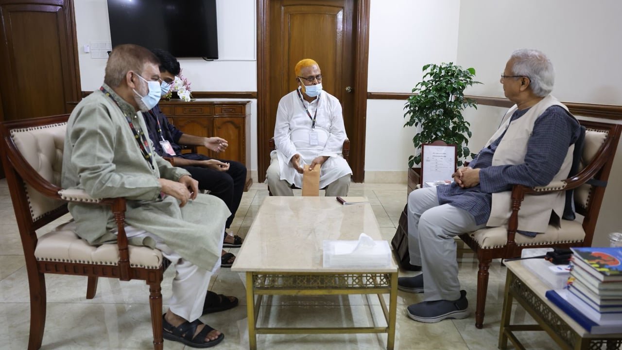 ১৫ বছরে আওয়ামী সন্ত্রাসে নিহতদের তালিকা করার নির্দেশ প্রধান উপদেষ্টার