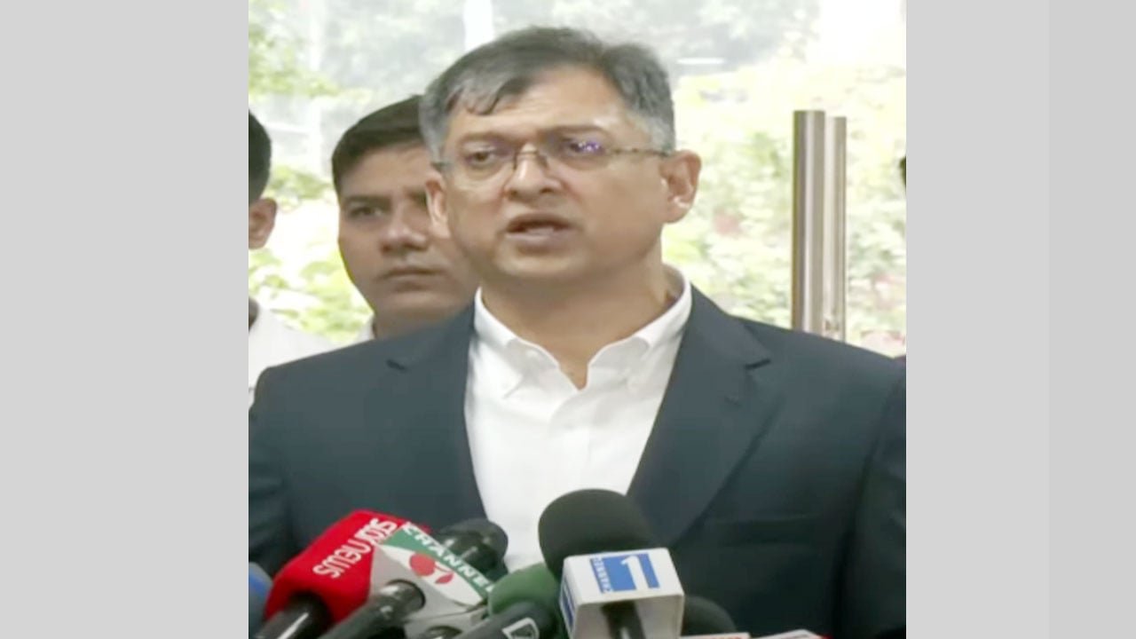 নির্বাহী বিভাগের কর্তৃত্ব খর্ব করা চলবে না: সালাহউদ্দিন আহমেদ